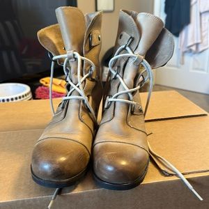 SOREL joan of arc wedge boots size 9 tan leather